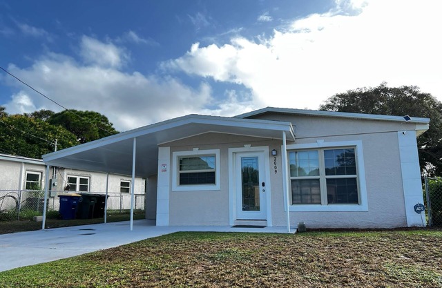 Home near the Beach w/ Hot-tub and Movie Room