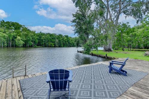 Home on Blood River - Private Dock and Spacious Deck