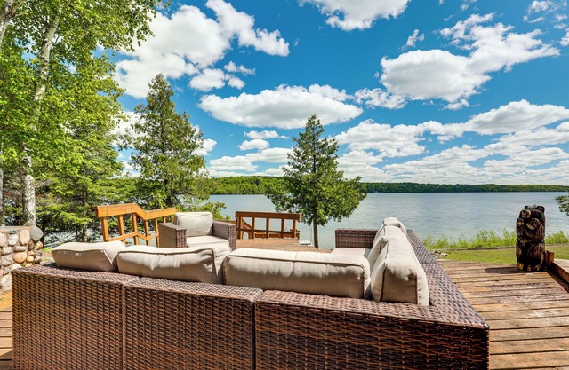 Iron River House am Lake Chicagon mit Sauna und Dock