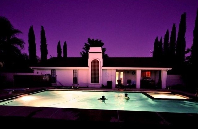 Haus auf ruhigen Straße mit einem privaten Pool und Whirlpool