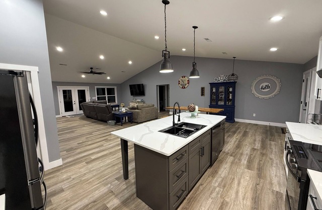 “Home On The Hill" This new vacation rental will not disappoint! Lake front!