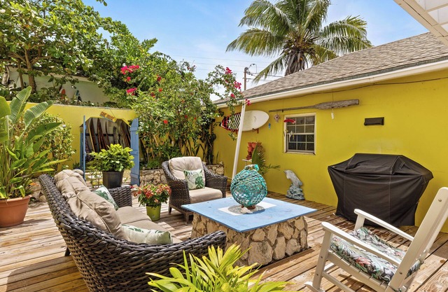 Home overlooking Gregory Town's famous Cove. Beach chairs and SUP included