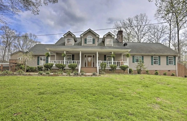 Home - Retreat w/ Pool and Hot Tub on 5 acres !!