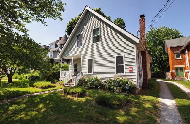Home STEPS from Oberlin