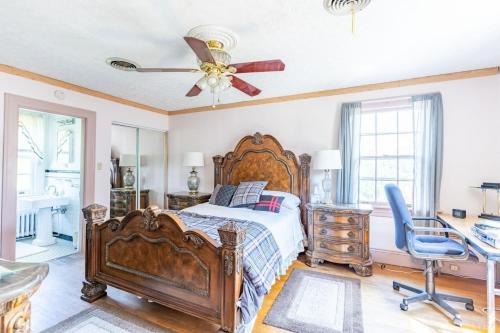 Home Sweet Home Suite #1, near Liberty University, and Lynchburg Hospital, Deluxe Queen Size Bedroom