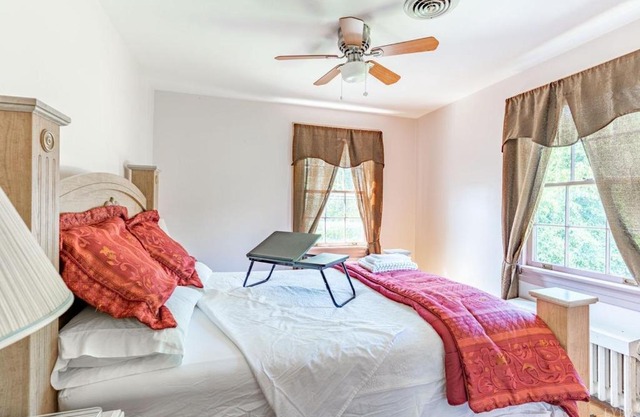 Home Sweet Home Suite #3, near Liberty University, and Lynchburg Hospital, Deluxe Queen Size Bedroom
