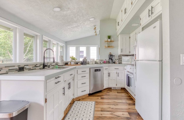 The House on Brightwood - Game Room - Swingset - Pet Friendly: Monmouth