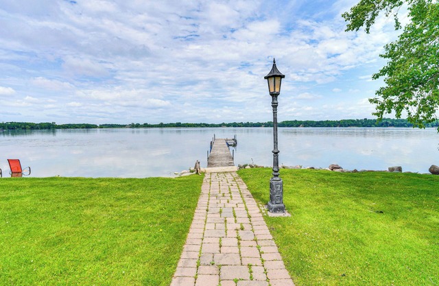 Home w/ Hot Tub & Dock on Howard Lake!