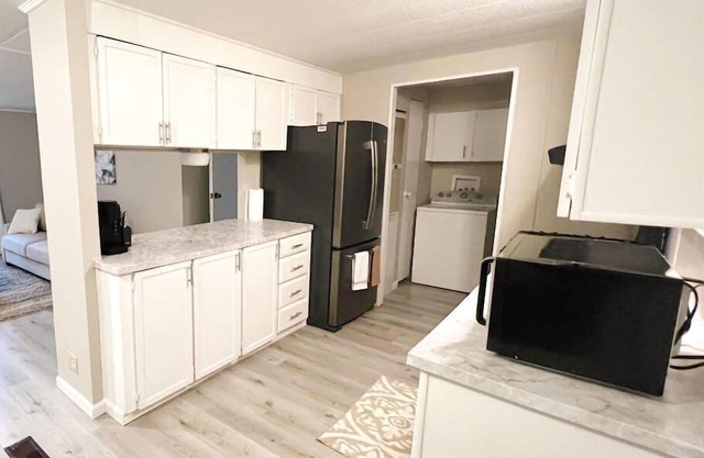 Home w/Master King Suite And Garage