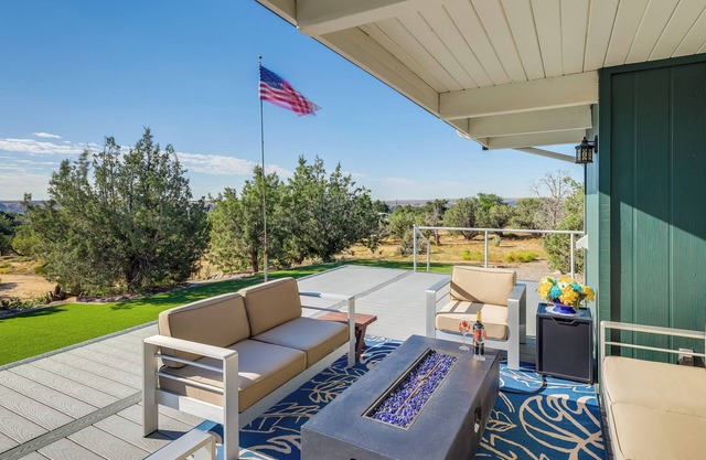 NEU! Home w / Views & Fire Pit, 10Mi zu den Azteken-Ruinen!