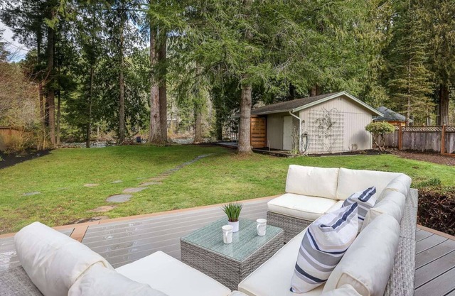 Home with 3 Bedrooms and Studio Cottage both Included. Sleeps 9. Directly On The River