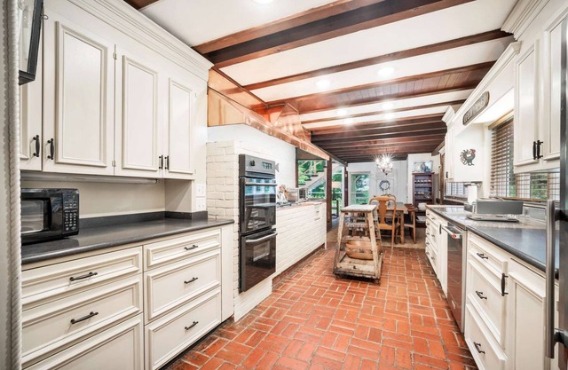 Old Lyme Barn House - Beautiful Home in Coastal Town