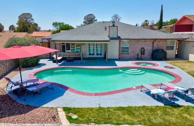 Home with Mountain View, Heated Pool and Jetted Hot Tub