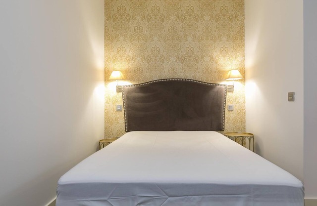 HOMEABOUT DIEGO DE LEON APARTMENT I