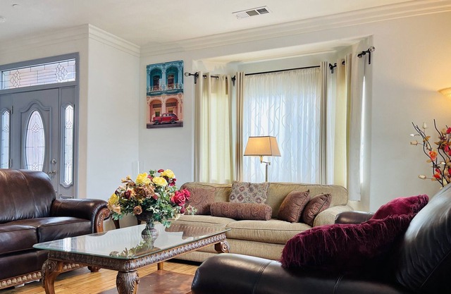 Homeinn - Warm & Elegant Residence w/King Bed