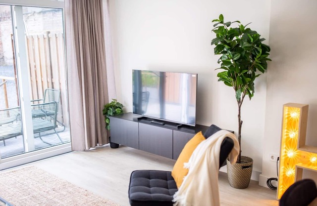 Homelike 2 Bed Serviced Apartment 105m2 -NB304H-
