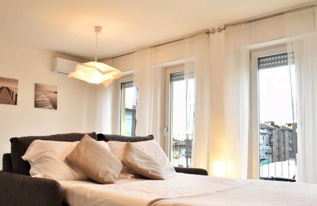 HomeLovers White Studio Flat Portello Accursio