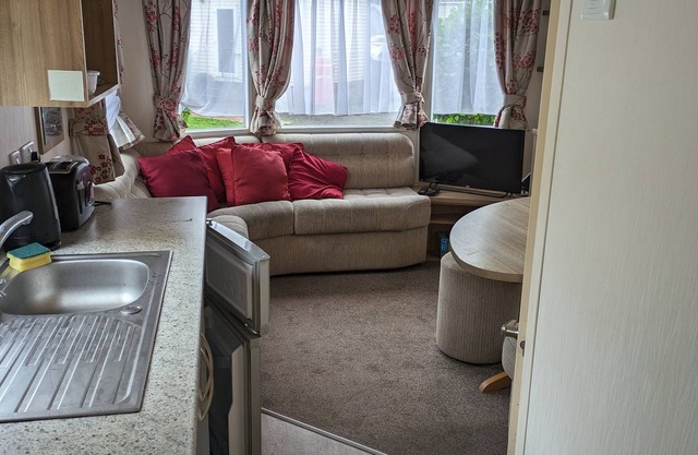 Homely 2 bed Caravan in Portland Dorset