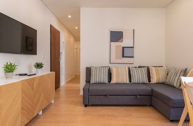 Homely 2BDR Apartment w/ Terrace by LovelyStay