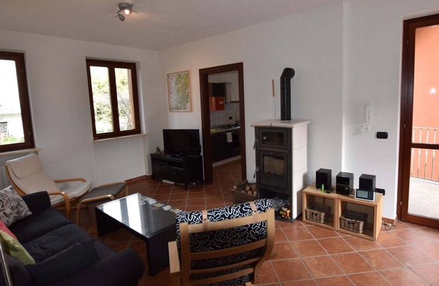 Geräumige Wohnung in Belvedere Langhe mit Terrasse