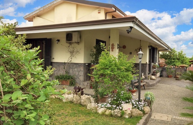 Homerez - Apt Giugliano mit Pool