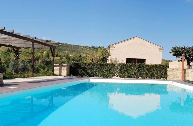 Homerez - Wohnung für 4 Pers. mit Zugang zum Pool in Montalto delle Marche