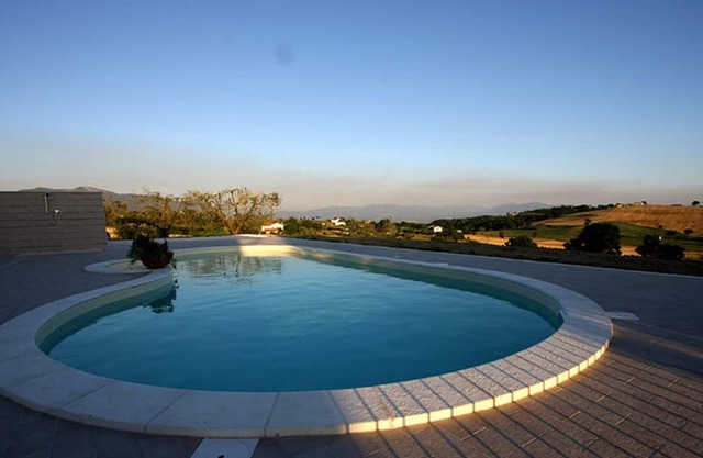 Homerez - Wohnung für 4 Pers. mit Zugang zum Pool und Garten in Montecastrilli