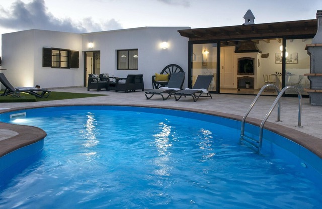 Homerez - Villa 7 km vom Strand entfernt für 8 Pers. mit Schwimmbad und Terrasse