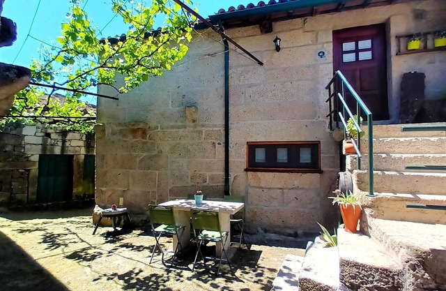 Homerez - Außergewöhnliche Villa für 4 Pers. mit Terrasse in Lindoso
