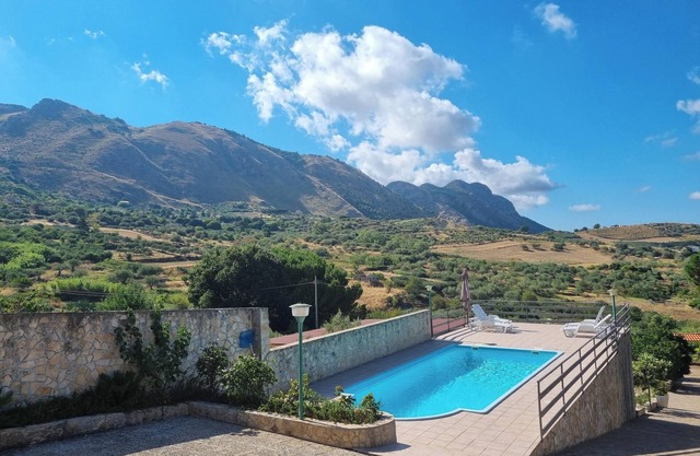 Homerez - Beautiful Villa in Caccamo with Private Pool