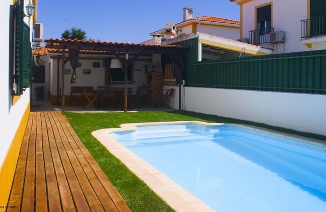 Homerez - Haus 16 km vom Strand entfernt für 9 Pers. mit Schwimmbad und Terrasse