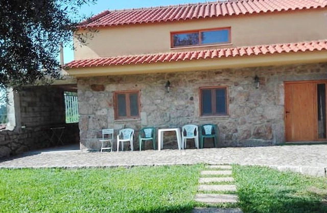 Homerez - Großes Haus für 9 Pers. mit Garten, Terrasse und Balkon in Cossourado