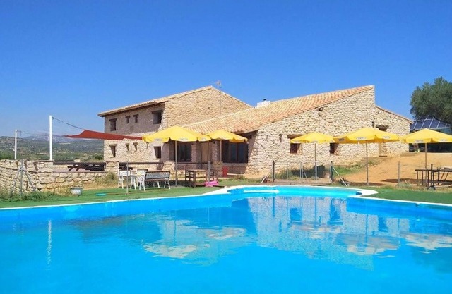 Homerez - Big villa for 16 ppl. with swimming-pool and garden at La Salzadella
