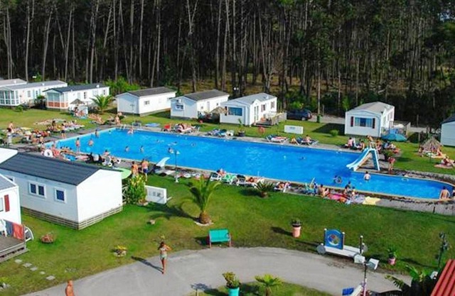 Homerez - Bungalow für 4 Pers. mit Zugang zum Pool, Garten und Balkon in Pataias