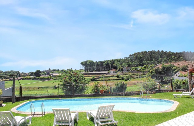 Homerez - Charming House in Requião with Shared Pool