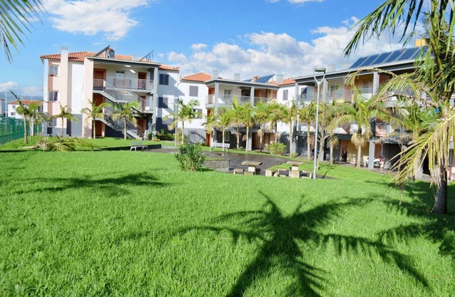 Homerez - Chic Apartment in Ribeira Grande 60 m² + balcony