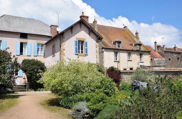 Homerez - Komfortables Haus in Souvigny + Garten