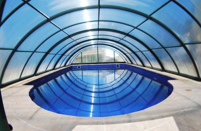 Homerez - Casa elegante cerca de Granada con piscina compartida