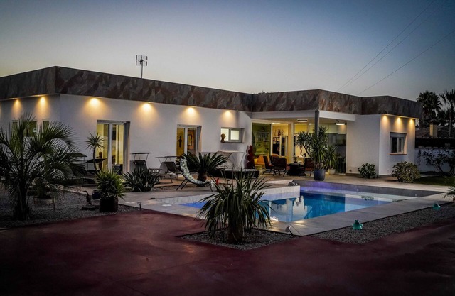 Homerez - Geräumige Villa mit Pool in Chiclana de la Frontera