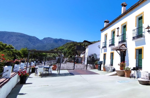 Homerez - House for 12 ppl. with shared pool and garden at Zahara de la Sierra