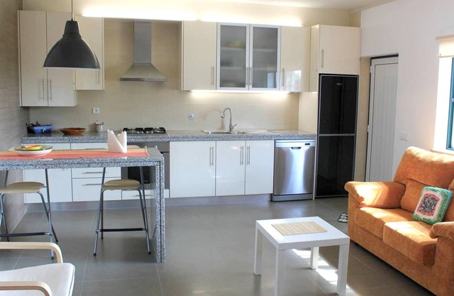 Homerez - House 1 km away from the beach for 4 ppl. with terrace at Nazare