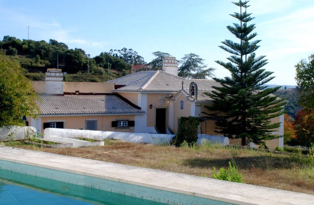 Homerez - House for 18 ppl. with shared pool, garden and terrace at Lisboa