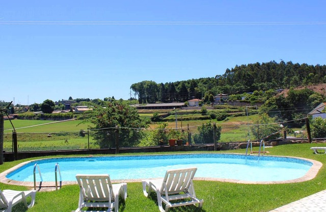 Homerez - Haus für 6 Pers. mit Zugang zum Pool, Garten und Balkon in Requião
