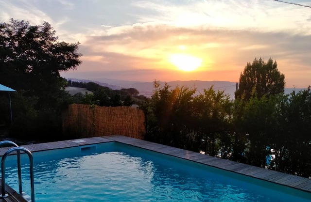 Homerez - Haus für 3 Pers. mit Zugang zum Pool und Meerblick in Montelabbate
