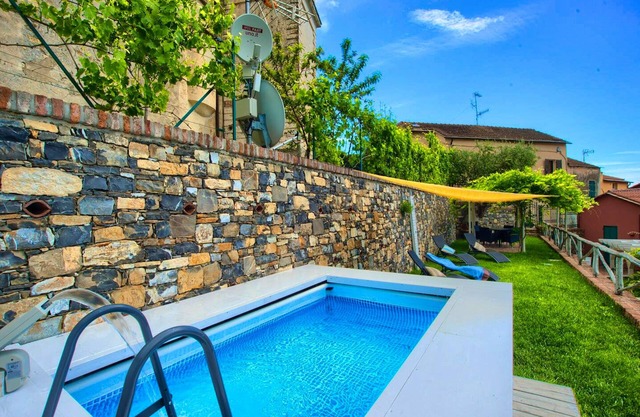 Homerez - House for 4 ppl. with swimming-pool and terrace at Diano San Pietro