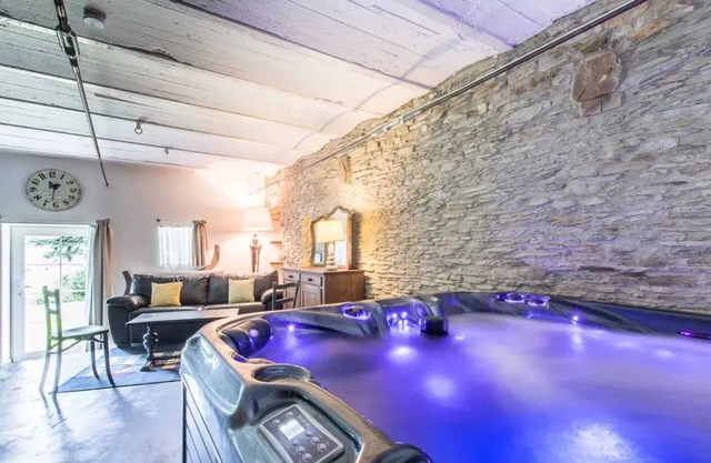 Homerez - Haus mit Jacuzzi in Menufontaine