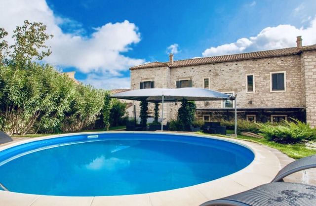 Homerez - Schloss für 10 Pers. mit Schwimmbad, Garten und Terrasse in Gesturi