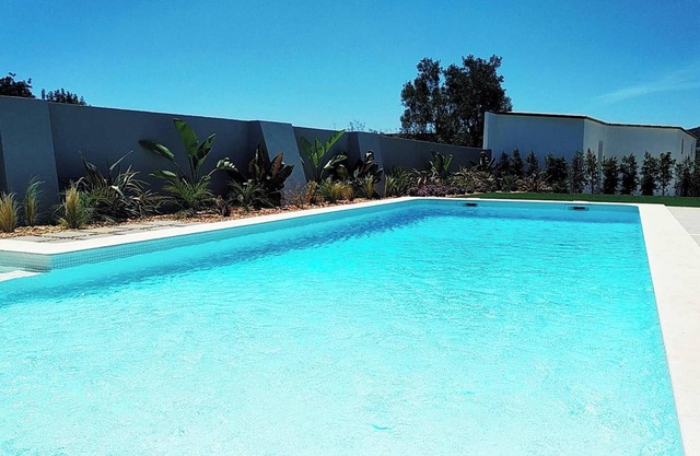 Homerez - Modern apartment in Estói with shared pool.