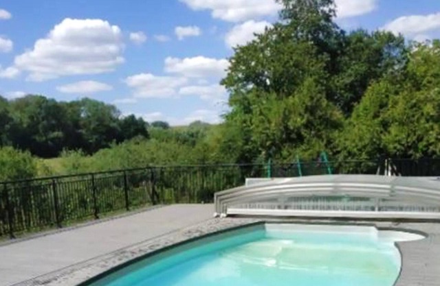 Homerez - Hütte für 4 Pers. mit Zugang zum Pool, sauna und jacuzzi in Louâtre