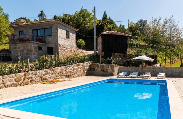 Homerez - Haus für 5 Pers. mit Zugang zum Pool, Terrasse und Balkon in Fornos